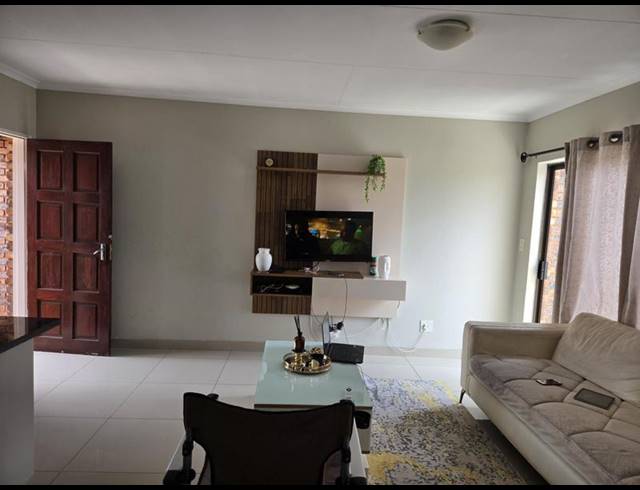 2 BEDROOM PROPERTY TO RENT IN MONDEOR